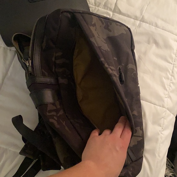 Allen Edmunds Limited Edition Backpack - Picture 4 of 5